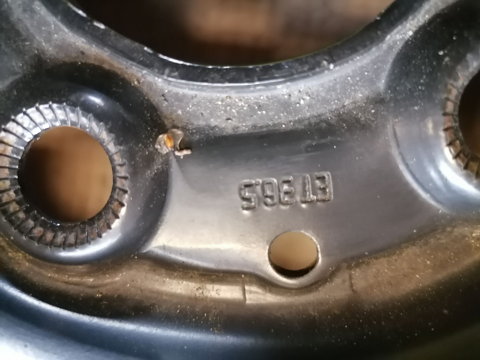 Mercedes W205 Satz Stahlfelgen 6x16 ET36.5 schwarz lackiert Bj.2015 Mercedes W205 Satz Stahlfelgen 6x16 ET36.5 schwarz lackiert Bj.2015